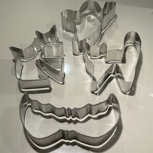 Set of 5 Halloween Cookie Cutters!  Great sizes & condition.Owl added after .